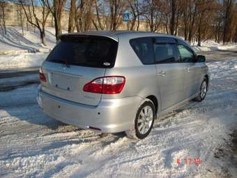 2004 Toyota Ipsum Pictures