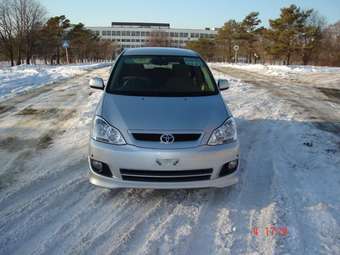 2004 Toyota Ipsum Photos