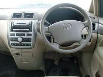 2004 Toyota Ipsum Pictures