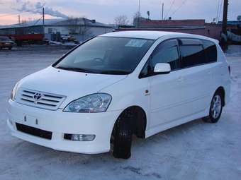 2004 Toyota Ipsum Images