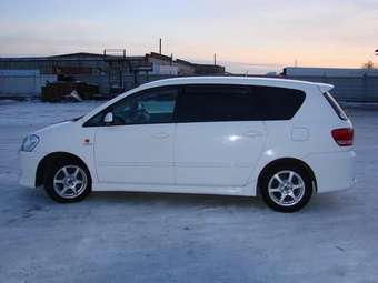 2004 Toyota Ipsum Pictures