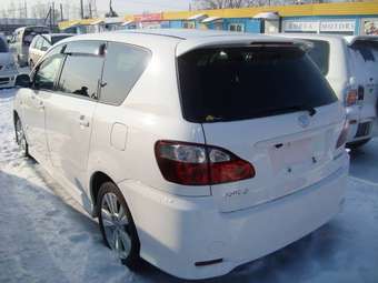2004 Toyota Ipsum Images