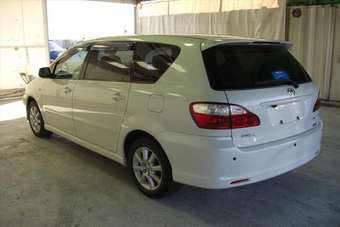 2004 Toyota Ipsum Photos