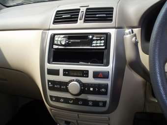 2004 Toyota Ipsum Pictures