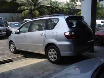 2004 Toyota Ipsum Pictures