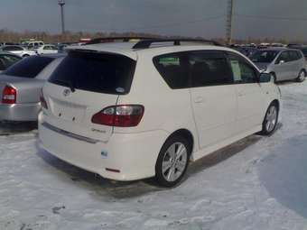2004 Toyota Ipsum Pictures