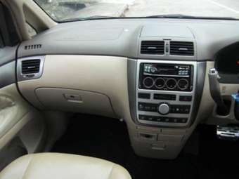 2004 Toyota Ipsum Photos