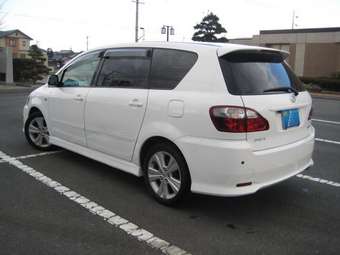 2004 Toyota Ipsum Pics