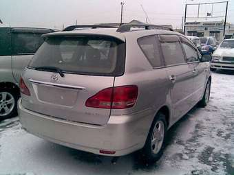2004 Toyota Ipsum Images