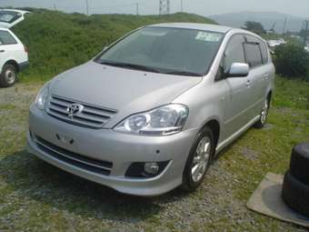 2004 Toyota Ipsum Images