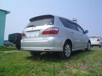 2004 Toyota Ipsum Pictures