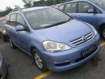 2004 Toyota Ipsum Photos