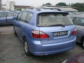 2004 Toyota Ipsum Pictures