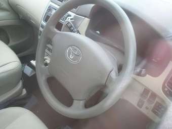 2004 Toyota Ipsum Pictures