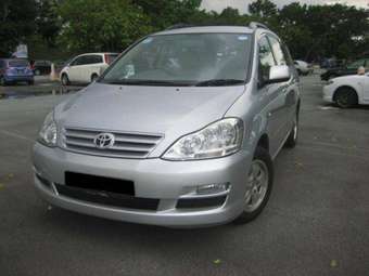2004 Toyota Ipsum Pictures