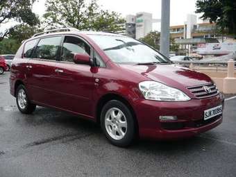 2004 Toyota Ipsum Photos