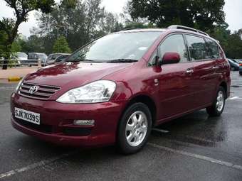 2004 Toyota Ipsum Photos