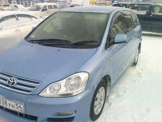 2004 Toyota Ipsum