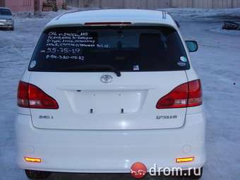 2004 Toyota Ipsum Photos