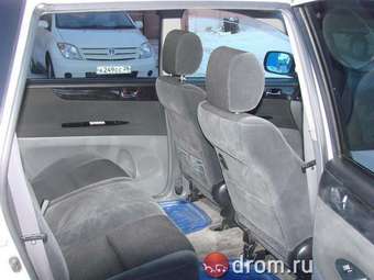 2004 Toyota Ipsum Photos