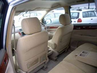 2004 Toyota Ipsum Pictures