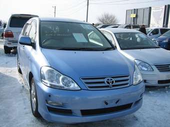 2004 Toyota Ipsum Pics