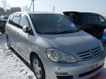 2004 Toyota Ipsum Pictures