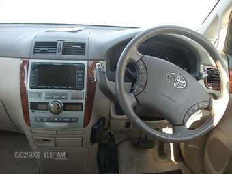 2004 Toyota Ipsum Photos