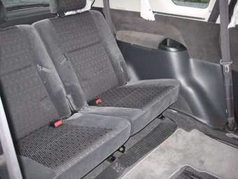 2004 Toyota Ipsum Pictures