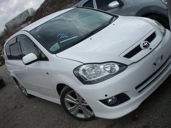 2004 Toyota Ipsum Pics