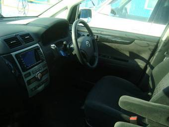 2004 Toyota Ipsum Pictures