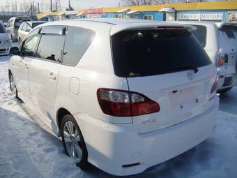 2004 Toyota Ipsum Pics