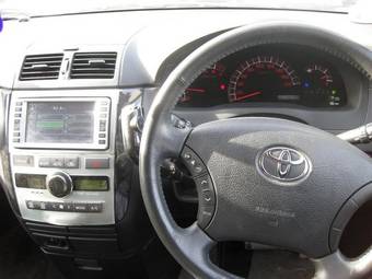 2004 Toyota Ipsum Images