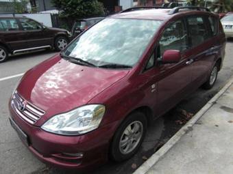 2004 Toyota Ipsum Pictures