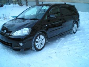 2004 Toyota Ipsum Pictures
