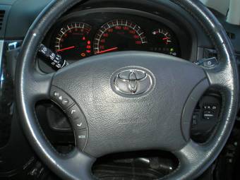 2004 Toyota Ipsum Photos
