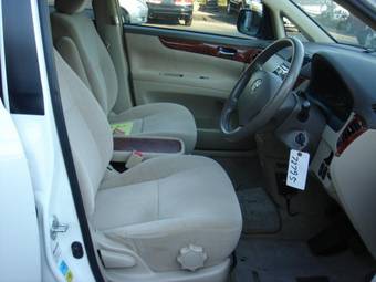 2004 Toyota Ipsum Pictures