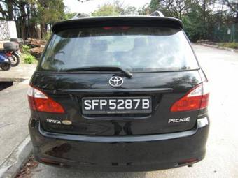 2004 Toyota Ipsum Pics