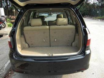 2004 Toyota Ipsum Pictures