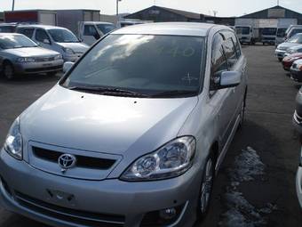 2004 Toyota Ipsum Pictures