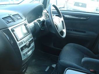 2004 Toyota Ipsum Pics