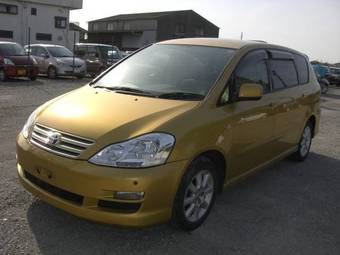 2004 Toyota Ipsum Pictures