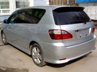 2004 Toyota Ipsum Pictures