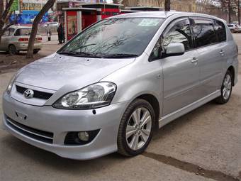 2004 Toyota Ipsum Photos