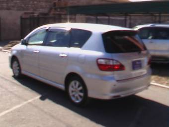 2004 Toyota Ipsum Photos