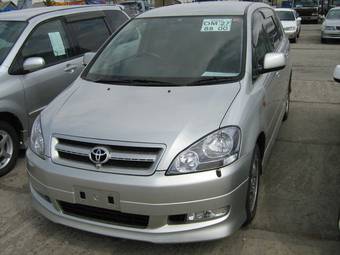 2004 Toyota Ipsum Pictures