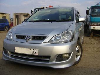 2004 Toyota Ipsum Images