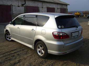 2004 Toyota Ipsum Pictures