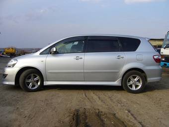 2004 Toyota Ipsum Pictures