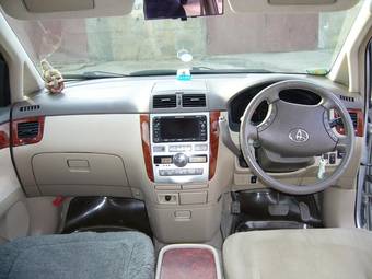 2004 Toyota Ipsum Pictures